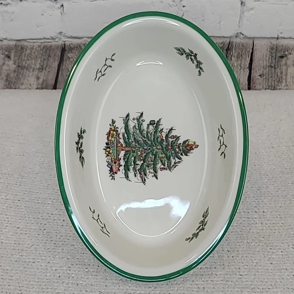 Spode 2000 Vintage Christmas Tree Oven to Table Oval Rimmed Dish in White/Green